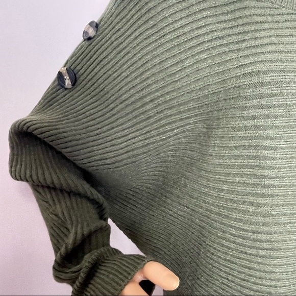 Poof Apparel NWT Green Batwing Sleeve Sweater – Size Small - Picture 4 of 12